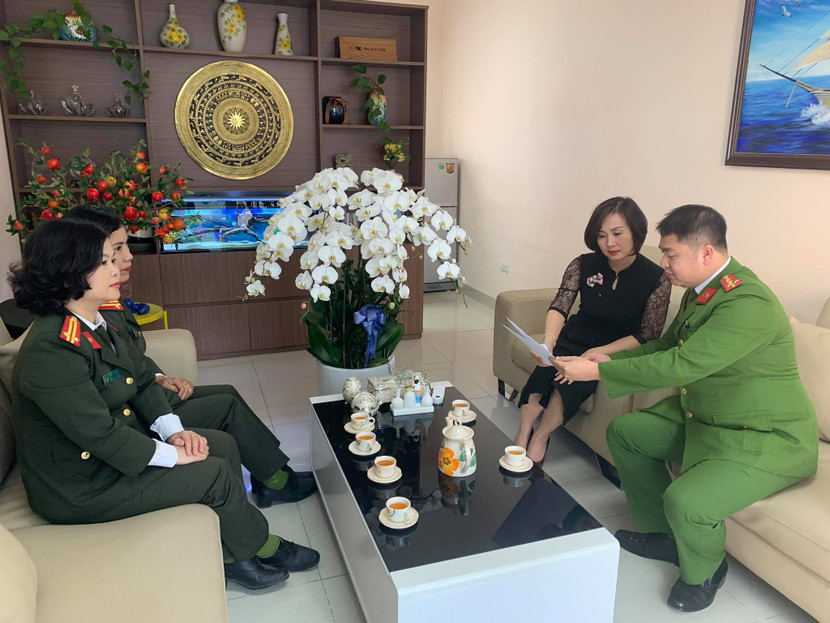 Công an quận Thanh Xuân phối hợp với nhà trường tuyên truyền phòng ngừa tội phạm lừa đảo chiếm đoạt tài sản của học sinh