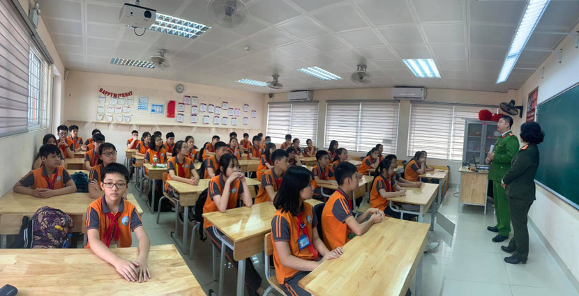 Lực lượng công an tuyên truyền tại trường học