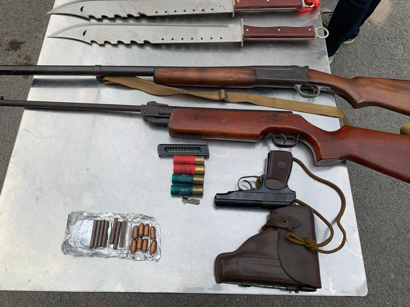 Một số khẩu súng được người dân giao nộp Một số khẩu súng được người dân giao nộp