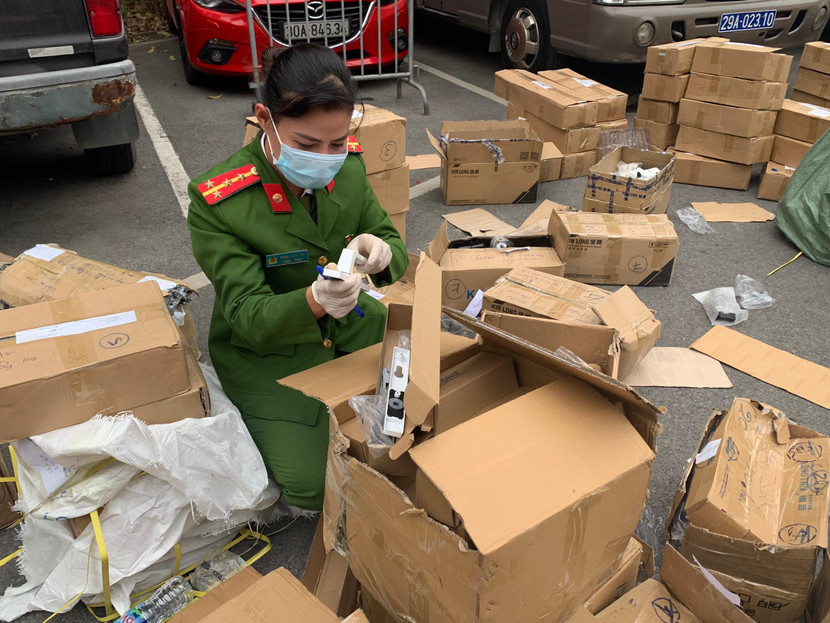 CBCS Phòng Cảnh sát kinh tế phát hiện số lượng lớn phụ kiện của giả