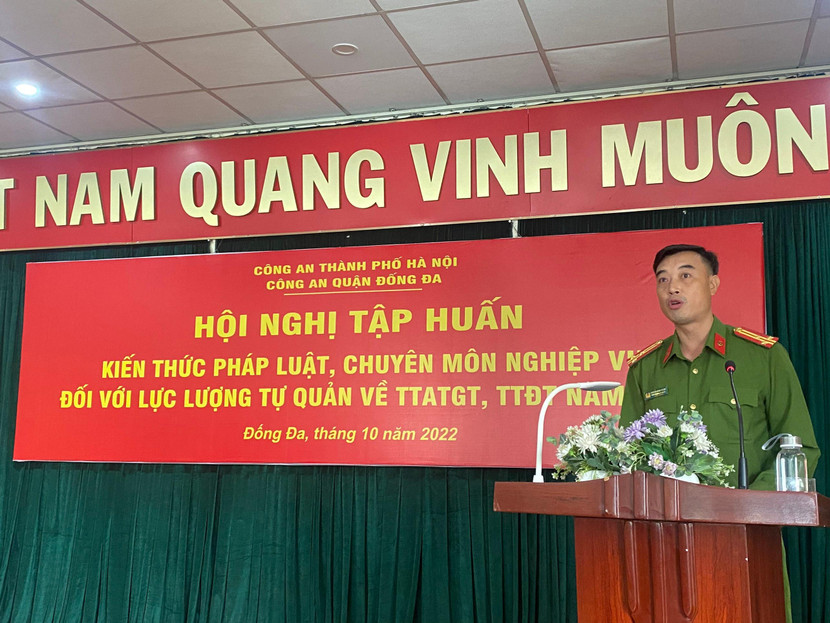 Thượng tá Nguyễn Minh Thành, Phó Trưởng Công an quận Đống Đa phát biểu tại hội nghị