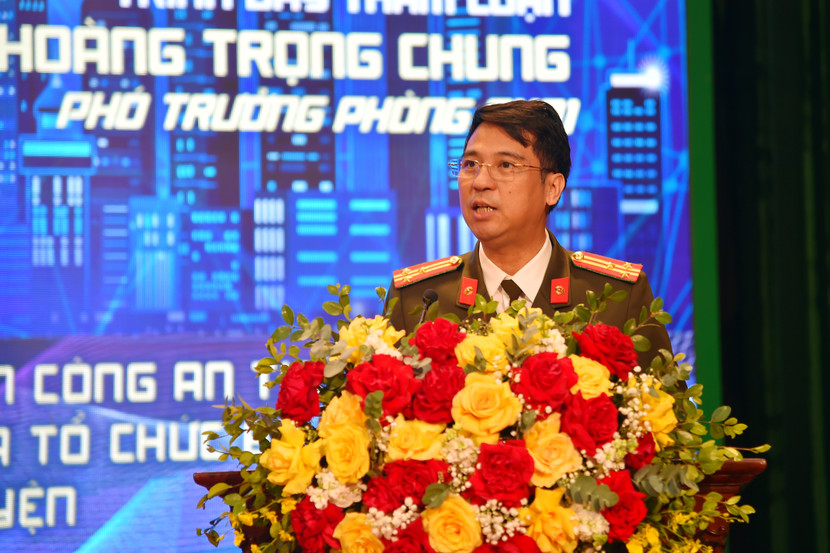 Thượng tá Hoàng Trọng Chung - Phó Trưởng Phòng tổ chức cán bộ CATP Hà Nội tham luận tại tọa đàm