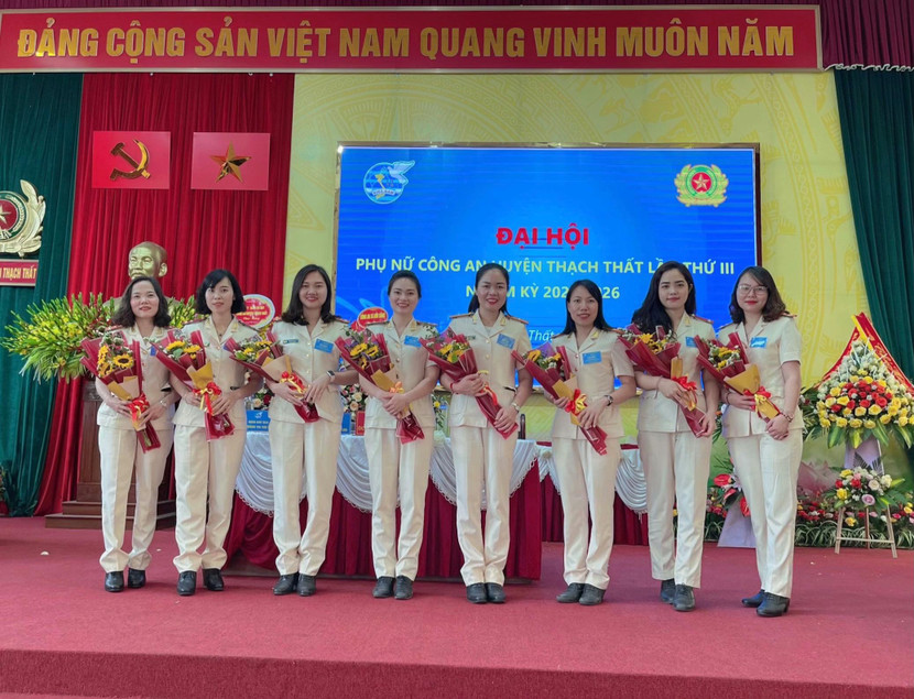 Đại hội đã bầu Ban Chấp hành Hội Phụ nữ Công an huyện gồm 5 đồng chí Đại hội đã bầu Ban Chấp hành Hội Phụ nữ Công an huyện gồm 5 đồng chí