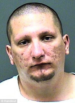 Alexander R. Richter, 28 tuổi Alexander R. Richter, 28 tuổi