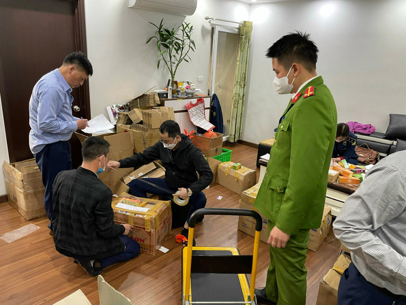 Lực lượng chức năng phát hiện số lượng lớn thực phẩm chức năng giả Lực lượng chức năng phát hiện số lượng lớn thực phẩm chức năng giả