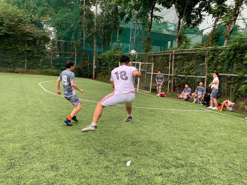 Các cầu thủ cống hiến cho khán giả nhiều phá bóng hay, bàn thắng đẹp