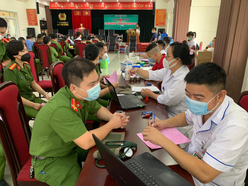 Với nghĩa cử cao đẹp “mỗi giọt máu cho đi, một cuộc đời ở lại” Công an quận Nam Từ Liêm phát động phong trào hiến máu tình nguyện