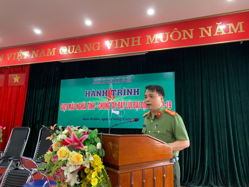 Trung tá Đoàn Tuấn Anh - Phó Trưởng Công an quận Nam Từ Liêm phát động chương trình hiến máu tình nguyện