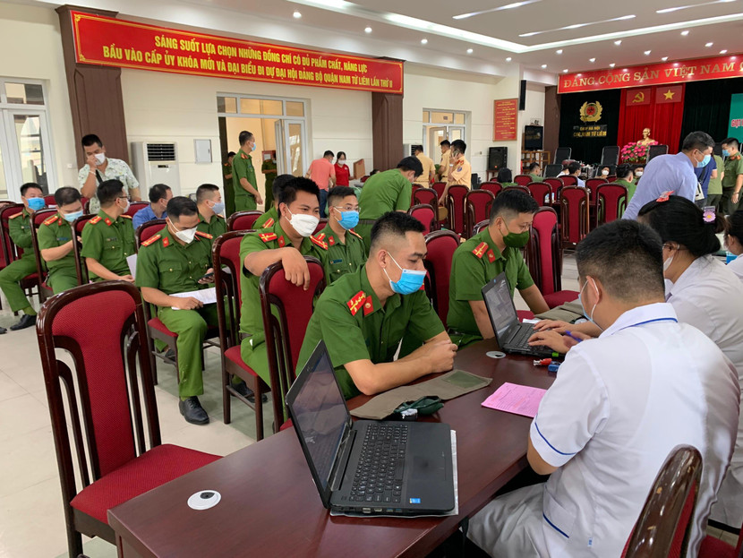 CBCS Công an quận Nam Từ LIêm đăng ký tham gia hiến máu