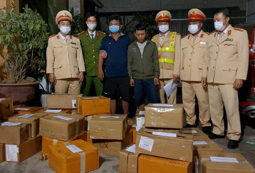 Lực lượng chức năng phát hiện lô điện thoại iPhone không rõ nguồn gốc Lực lượng chức năng phát hiện lô điện thoại iPhone không rõ nguồn gốc