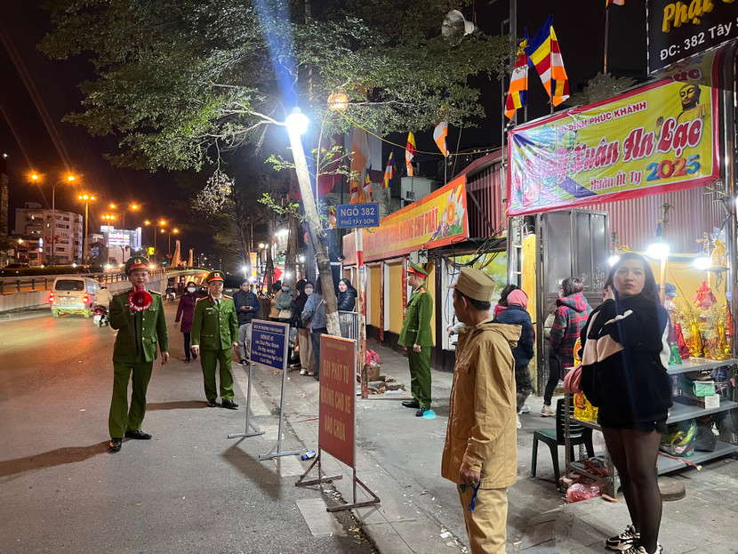 Đảm bảo an ninh trật tự tại khu vực diễn ra lễ cầu an chùa Phúc Khánh