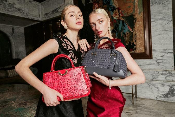 Cảm hứng bộ sưu tập mang nhiều những dấu ấn của phong cách Đông Á, được khắc hoạ qua lăng kính của nhà thiết kế người Ý Francesco Turchi Cảm hứng bộ sưu tập mang nhiều những dấu ấn của phong cách Đông Á, được khắc hoạ qua lăng kính của nhà thiết kế người Ý Francesco Turchi