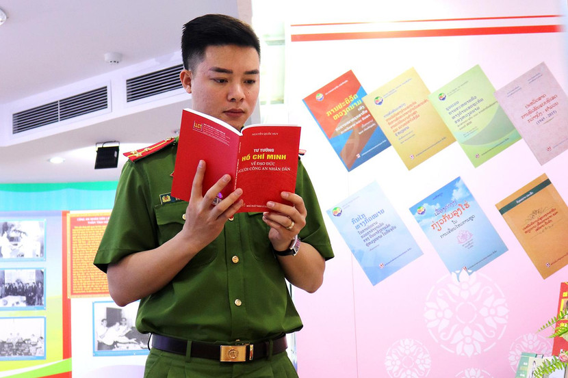 Đây là một trong những hoạt động thiết thực kỷ niệm 60 năm Ngày thành lập lực lượng CAND Lào (05-4-1961 – 05-4-2021)