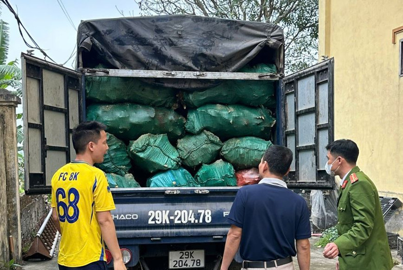 Lực lượng chức năng tỉnh Hưng Yên vừa kiểm tra phát hiện một xe ô tô chở hơn 2.570kg xương động vật Lực lượng chức năng tỉnh Hưng Yên vừa kiểm tra phát hiện một xe ô tô chở hơn 2.570kg xương động vật