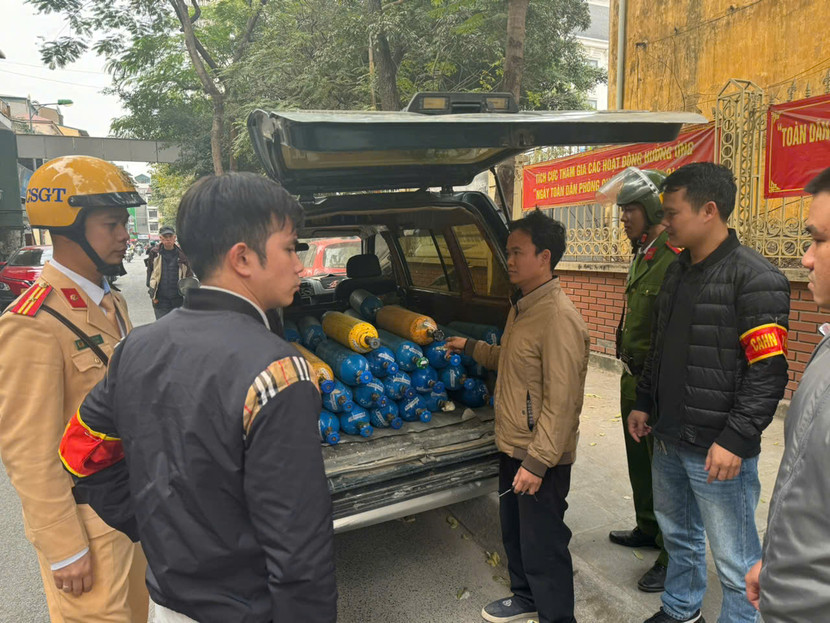 Phát hiện số lượng lớn bình khí N2O không rõ nguồn gốc xuất xứ Phát hiện số lượng lớn bình khí N2O không rõ nguồn gốc xuất xứ