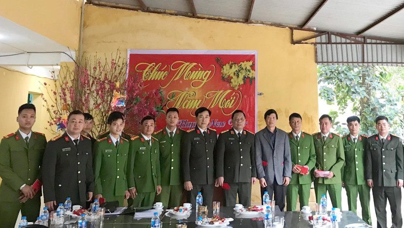 Trung tướng Nguyễn Hải Trung, Ủy viên Ban Thường vụ Thành ủy, Bí thư Đảng ủy, Giám đốc CATP Hà Nội thăm, kiểm tra công tác ứng trực bảo vệ Tết Nguyên đán tại Đại đội 7, Phòng Cảnh sát Bảo vệ Trung tướng Nguyễn Hải Trung, Ủy viên Ban Thường vụ Thành ủy, Bí thư Đảng ủy, Giám đốc CATP Hà Nội thăm, kiểm tra công tác ứng trực bảo vệ Tết Nguyên đán tại Đại đội 7, Phòng Cảnh sát Bảo vệ