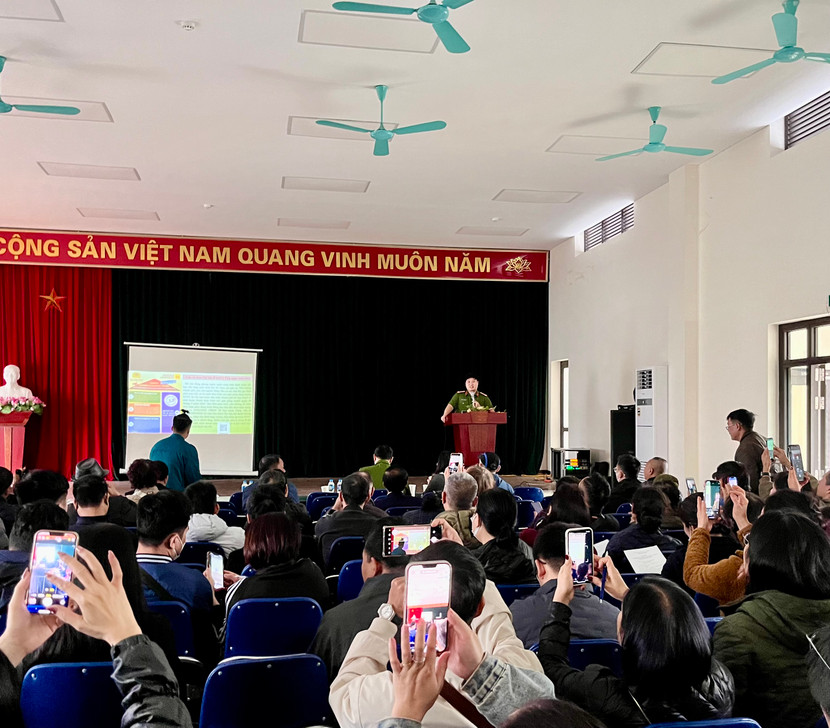 Người dân chủ động chụp, lưu mã QR code tài liệu về công tác PCCC để có thể thuận tiện nghiên cứu mọi nơi, mọi lúc Người dân chủ động chụp, lưu mã QR code tài liệu về công tác PCCC để có thể thuận tiện nghiên cứu mọi nơi, mọi lúc