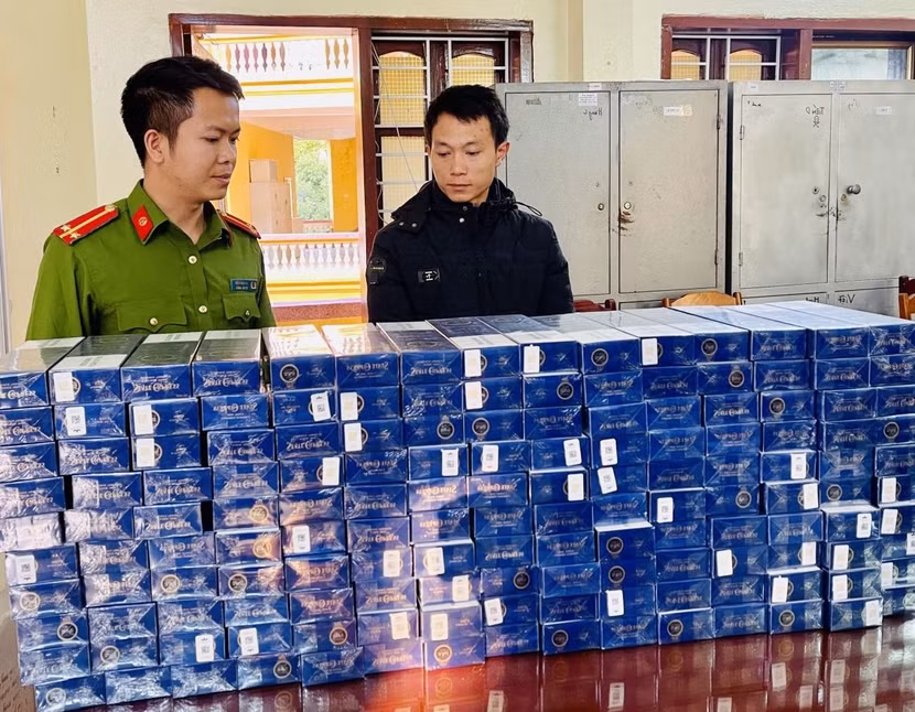 Đối tượng cùng tang vật bị bắt giữ