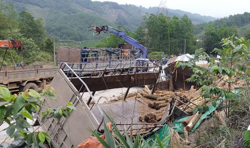 Hiện trường nơi xảy ra vụ tai nạn nghiêm trọng khiến 7 người tử vong