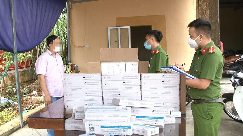 Cơ quan Công an phát hiện vụ vận chuyển 1.000 que test Covid-19 Cơ quan Công an phát hiện vụ vận chuyển 1.000 que test Covid-19