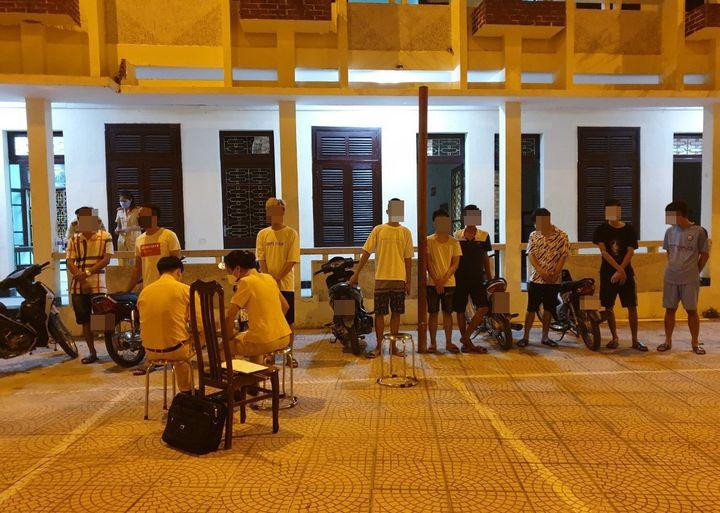 Nhóm đối tượng bị Công an thị xã Sơn Tây xử lý