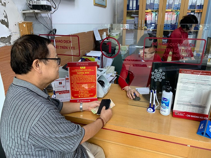 Những biển thông báo phòng ngừa lừa đảo được Công an quận Thanh Xuân đặt tại điểm giao dịch của ngân hàng Những biển thông báo phòng ngừa lừa đảo được Công an quận Thanh Xuân đặt tại điểm giao dịch của ngân hàng