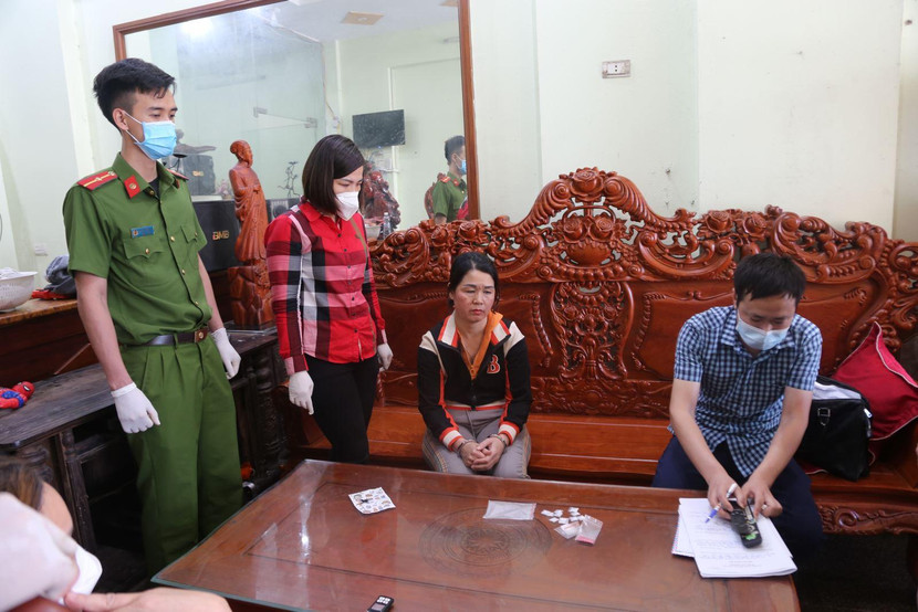 Đối tượng Nguyễn Thị Đức bị bắt giữ Đối tượng Nguyễn Thị Đức bị bắt giữ