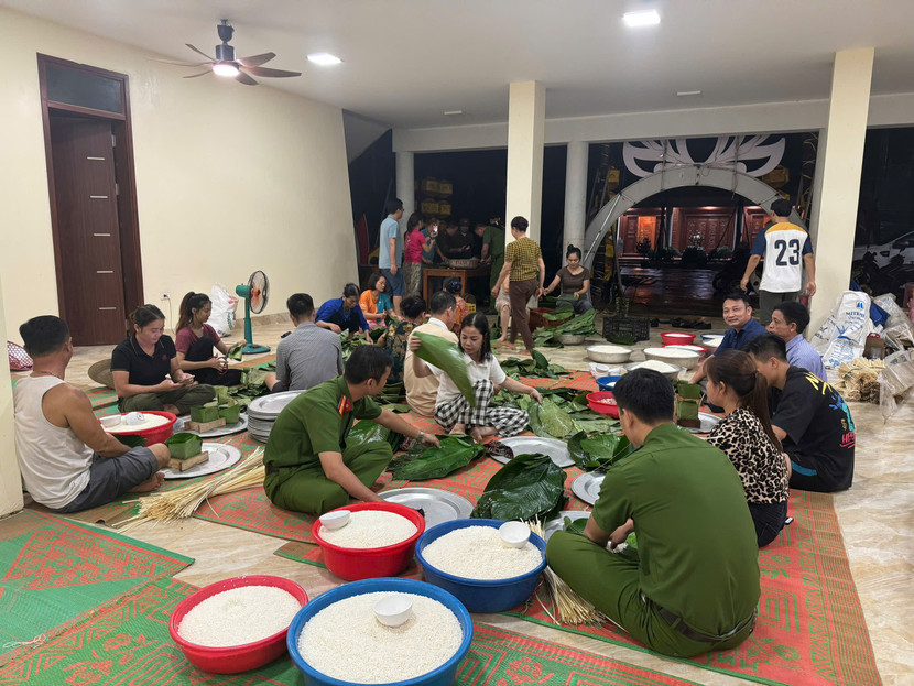 1.000 chiếc bánh được khẩn trương hoàn thành nhằm chia sẻ với nhân dân lúc khó khăn 1.000 chiếc bánh được khẩn trương hoàn thành nhằm chia sẻ với nhân dân lúc khó khăn