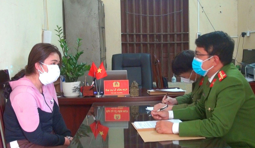 Cơ quan điều tra lấy lời khai của đối tượng Dương Thị Lan