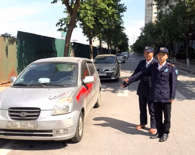 Một trong những chiếc xe bị các đối tượng xịt sơn