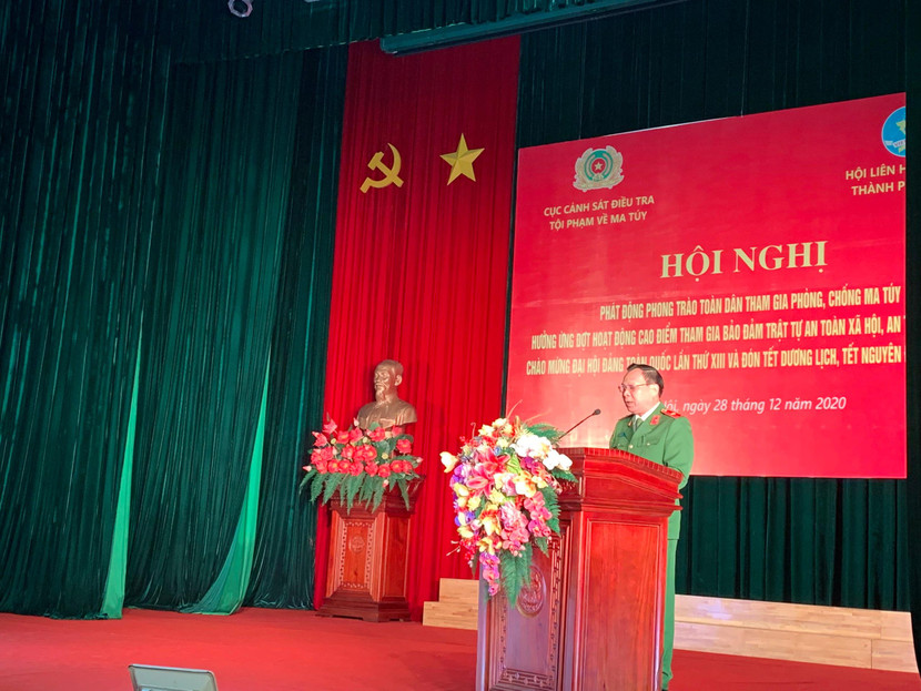 Thiếu tướng Đỗ Đức Bình, Phó Cục trưởng Cục Cảnh sát Điều tra tội phạm về ma túy, Bộ Công an phát biểu tại hội nghị Thiếu tướng Đỗ Đức Bình, Phó Cục trưởng Cục Cảnh sát Điều tra tội phạm về ma túy, Bộ Công an phát biểu tại hội nghị