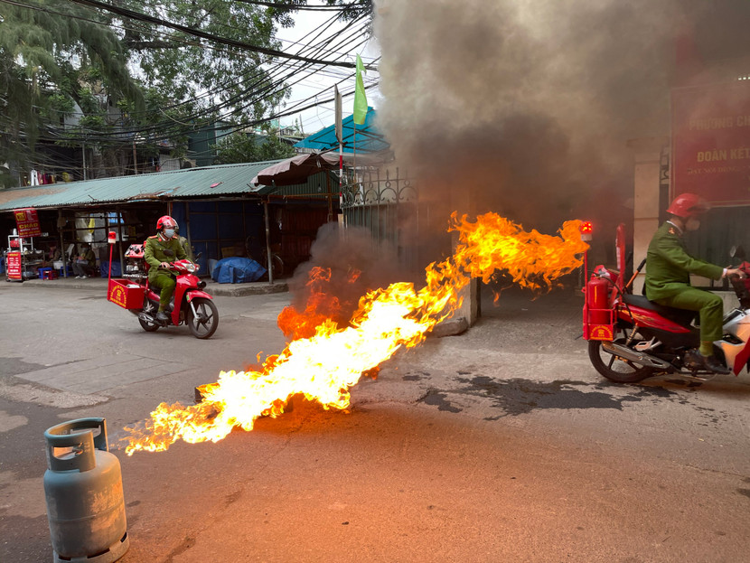 Lực lượng CS PCCC cơ sở khẩn trương tới hiện trường