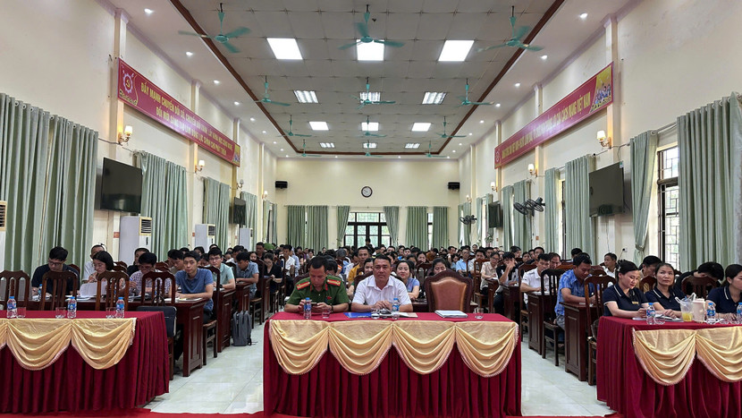 Gần 500 đại diện các cơ sở sản xuất, kinh doanh, dịch vụ trên địa bàn đã được cán bộ Đội chữa cháy và cứu nạn, cứu hộ khu vực số 29 hướng dẫn thao tác khai báo trên hệ thống, giải đáp thắc mắc