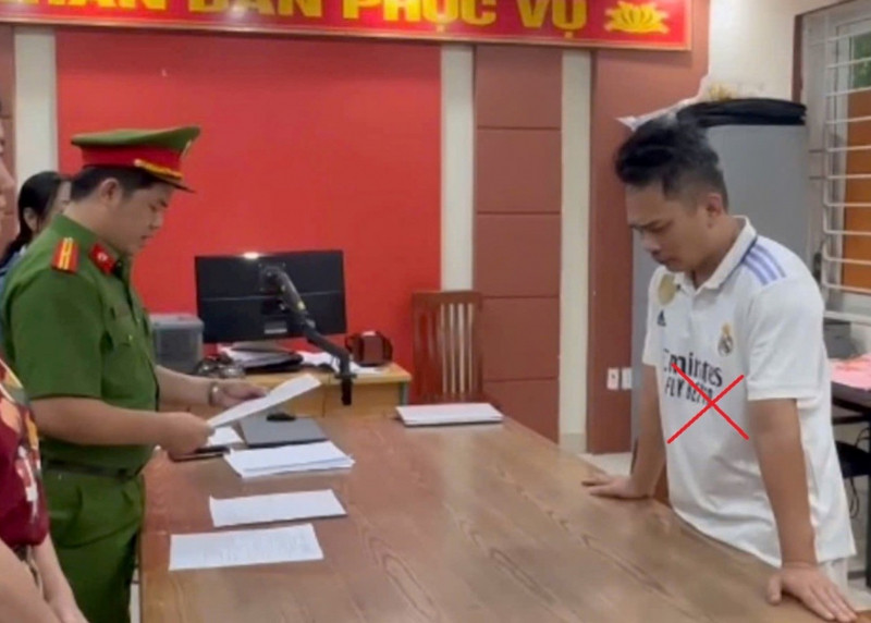 Đối tượng Nguyễn Thành Long tức Tiến 'bịp" bị bắt giữ để điều tra về tội tổ chức sử dụng trái phép chất ma túy