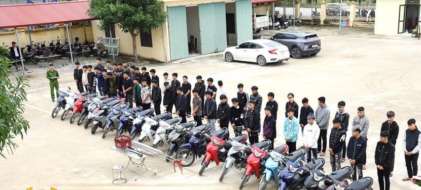 Triệu tập nhóm đối tượng mang hung khí đi gây rối