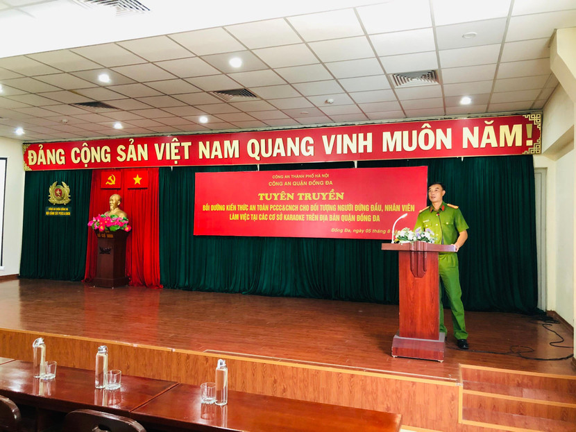 Thượng tá Nguyễn Minh Thành, Phó Trưởng Công an quận Đống Đa phát biểu tại hội nghị