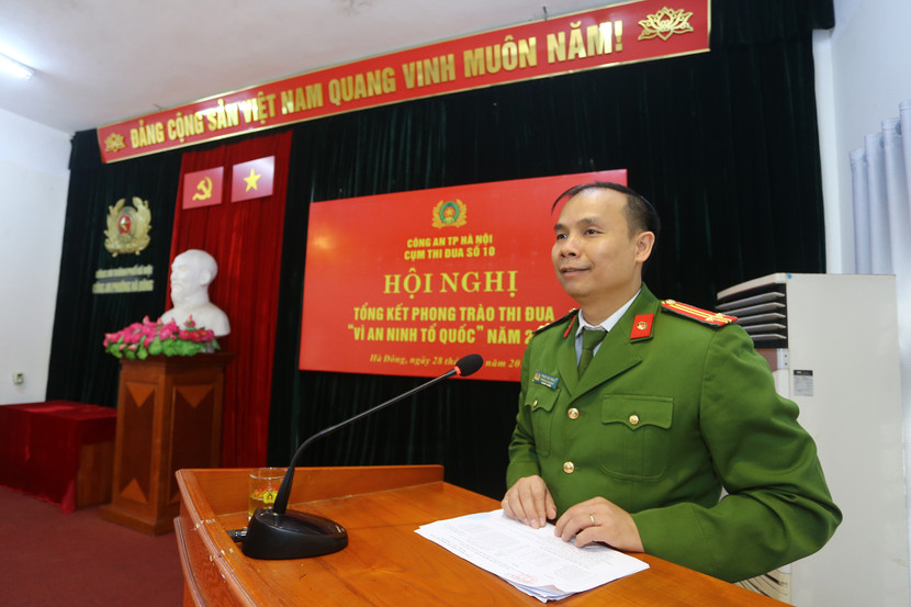 Trung tá Phạm Văn Trọng, Trưởng Công an phường Hà Đông phát biểu tại hội nghị