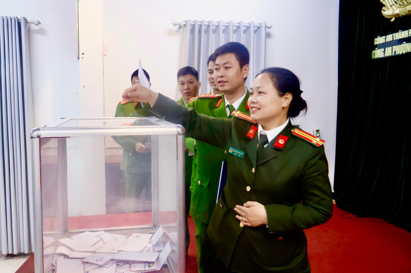 Công an phường Hà Đông phát động ủng hộ đồng bào miền Trung - Tây Nguyên bị thiệt hại do mưa lũ ảnh 6