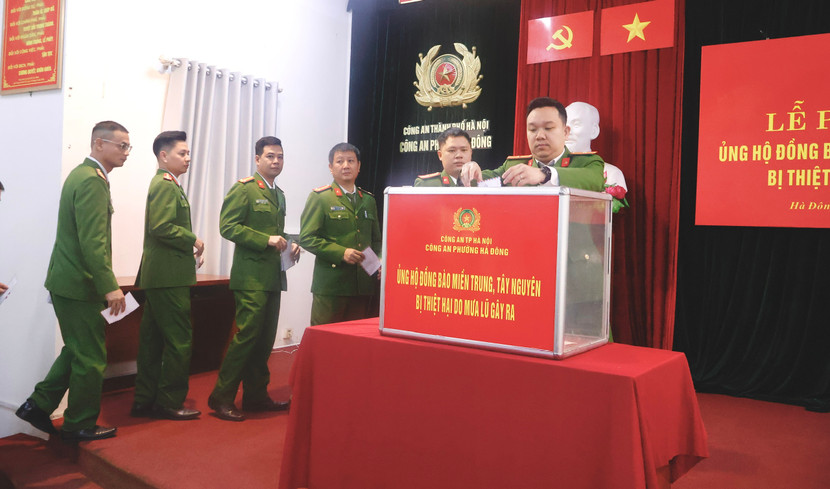 Công an phường Hà Đông phát động ủng hộ đồng bào miền Trung - Tây Nguyên bị thiệt hại do mưa lũ ảnh 7