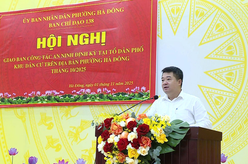 Đồng chí Nguyễn Hữu Hiển, Phó Chủ tịch UBND, Trưởng Ban chỉ đạo 138 phường Hà Đông phát biểu tại Hội nghị