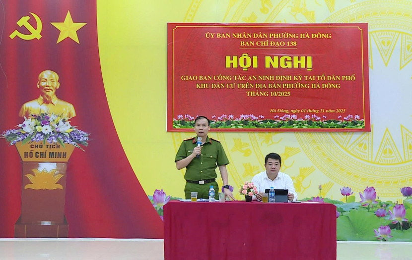 Trung tá Phạm Văn Trọng, Trưởng Công an phường - Phó Trưởng ban thường trực Ban chỉ đạo 138 phường Hà Đông phát biểu tại Hội nghị