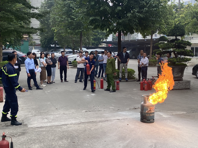 Tuyên truyền tập huấn kỹ năng PCCC cho cán bộ, công nhân viên
