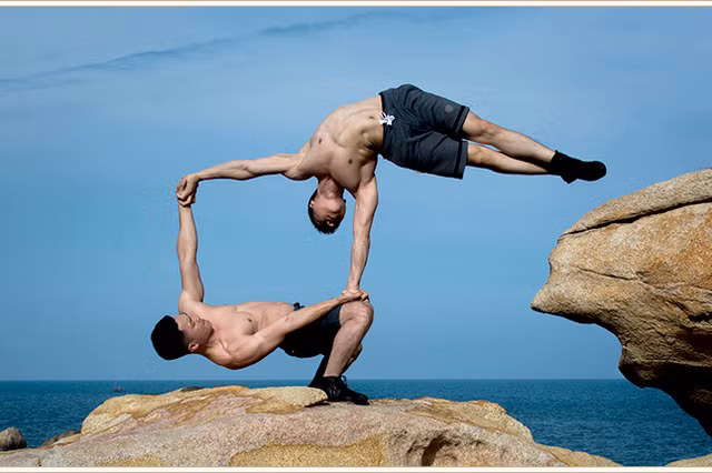 Tiết mục "Sức mạnh của đôi tay" đem về cho Quốc Cơ, Quốc Nghiệp nhiều giải thưởng uy tín