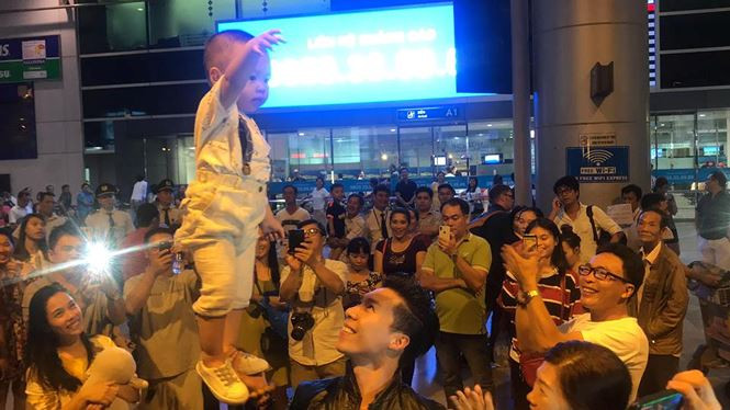 Quốc Nghiệp hạnh phúc bên cậu con trai