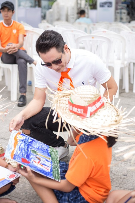 Hoàng Bách bận rộn với vai trò đại sứ và hoạt động xã hội ảnh 11