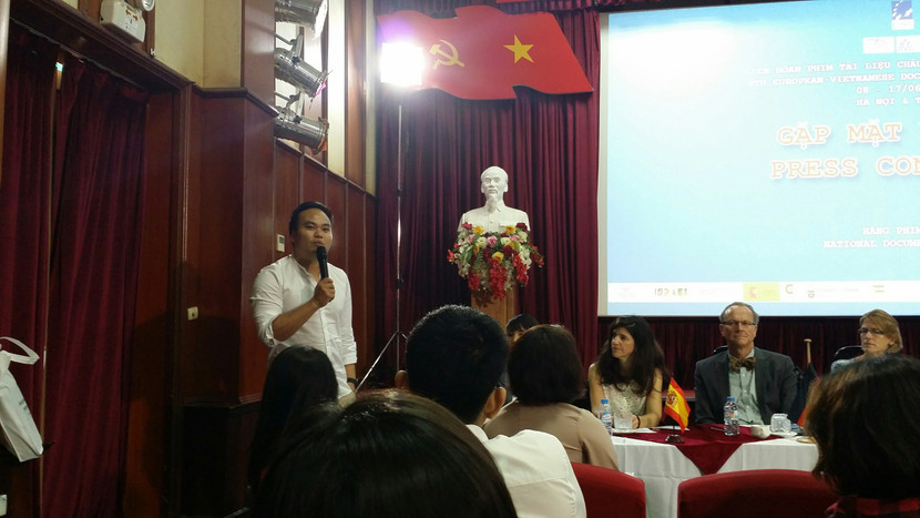 Đạo diễn Ngô Ngọc Đức chia sẻ về bộ phim tại cuộc họp báo Liên hoan Phim Tài liệu châu Âu lần thứ 9 Đạo diễn Ngô Ngọc Đức chia sẻ về bộ phim tại cuộc họp báo Liên hoan Phim Tài liệu châu Âu lần thứ 9