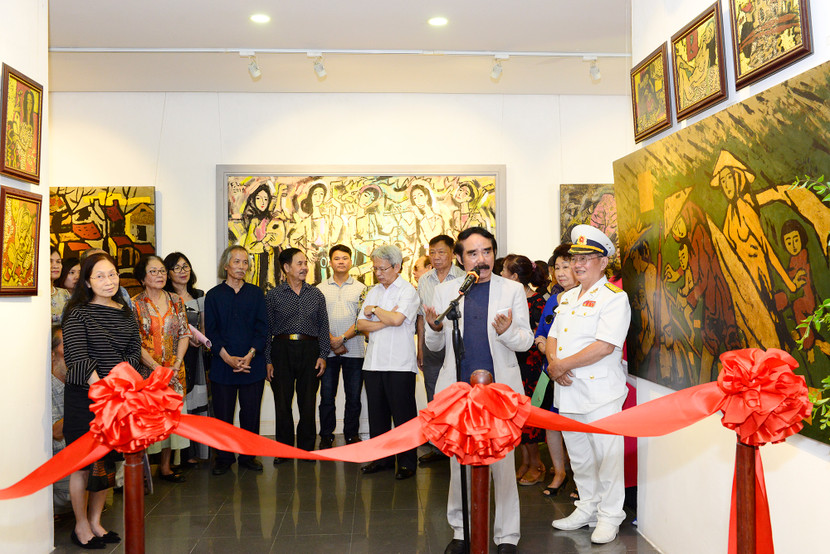 Họa sỹ Phạm Lực phát biểu tại lễ khai mạc triển lãm "Năm tháng khó quên" Họa sỹ Phạm Lực phát biểu tại lễ khai mạc triển lãm "Năm tháng khó quên"