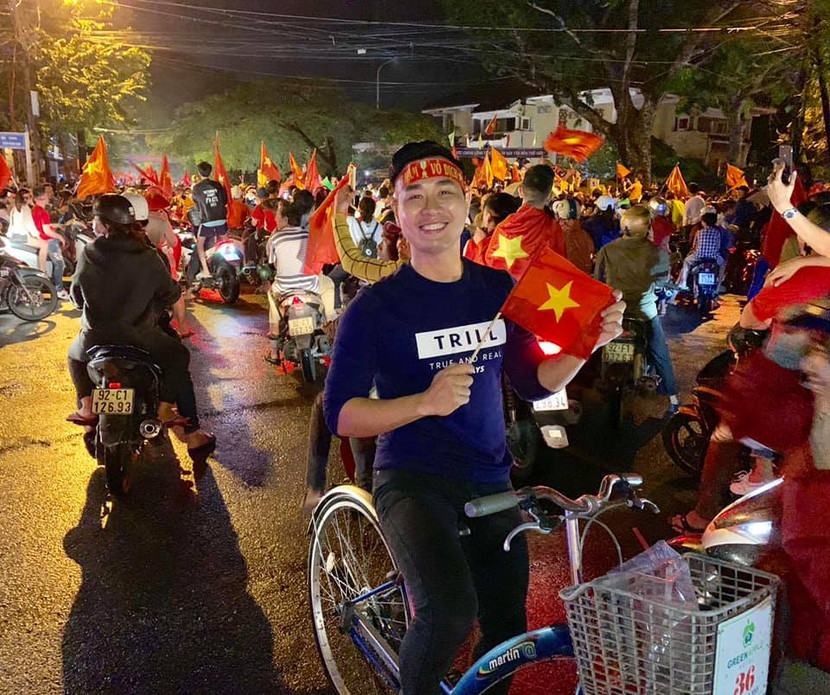 Mừng Việt Nam vô địch AFF Cup, Facebook "sao Việt" ngập sắc đỏ ảnh 6