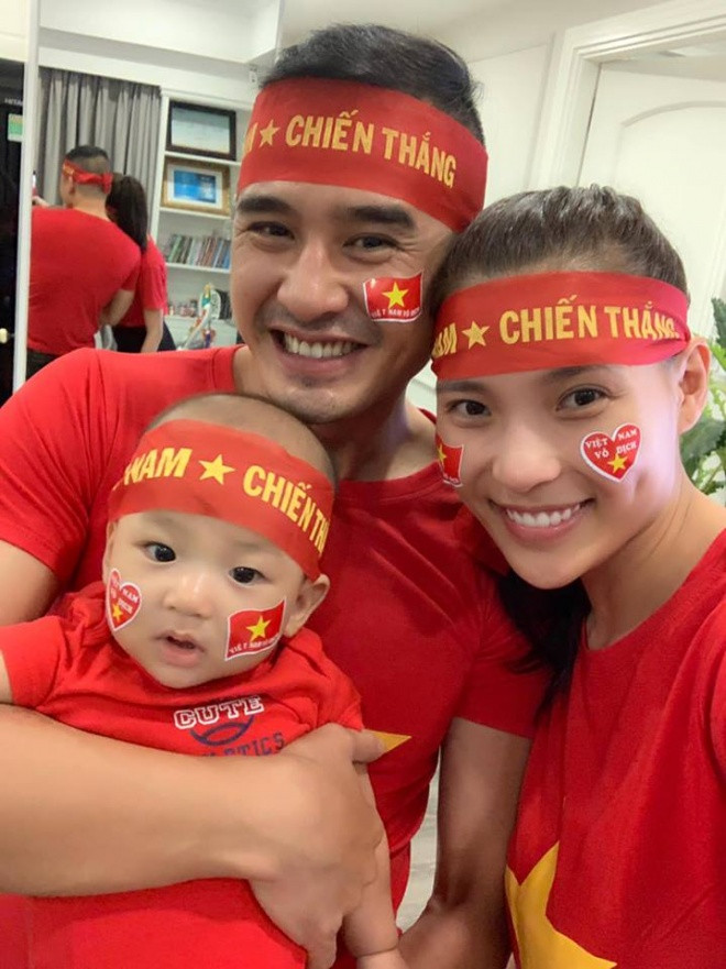 Mừng Việt Nam vô địch AFF Cup, Facebook "sao Việt" ngập sắc đỏ ảnh 3