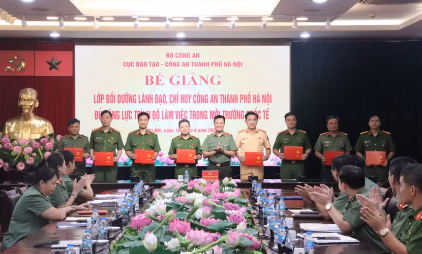 Xây dựng hình ảnh người cán bộ Công an Thủ đô bản lĩnh, có năng lực làm việc hiệu quả trong môi trường quốc tế ảnh 5
